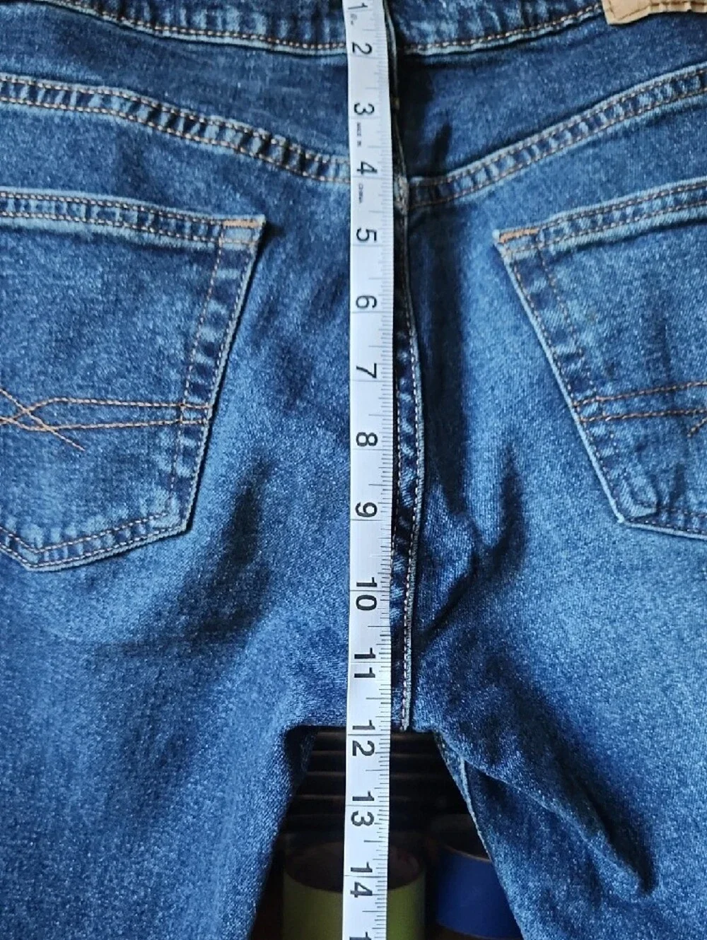 Levi's Signature Men's Athletic Cut Straight-Leg Jeans in Med. Blue Wash.  28x30